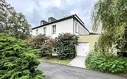 Bývalý hostinec, pohled od západu, září 2021