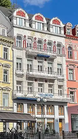 dům Paša (1908–1909), realizace Josef Waldert a Karl Heller, projekt Karl Heller