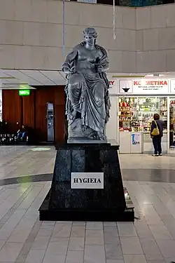 Plastika Hygiei ve Vřídelní kolonádě v roce 2017