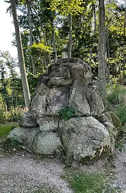 Kamenný podstavec zaniklé sochy, foto 3. 7. 2022