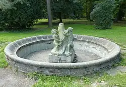 Karviná, kašna v zámeckém parku (1).JPG