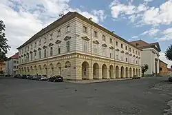 Kasárna - bývalé posádkové velitelství (Terezín)1.JPG