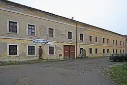 Kasárna dvojitá IV (IV-242) (Josefov), Okružní 242.JPG