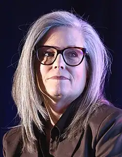 Katie Hobbsová (10. ledna 2025)