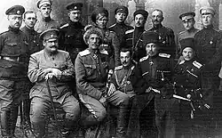 Důstojníci 3. jízdního sboru. Ve spodní řadě první zprava A. G. Škuro.