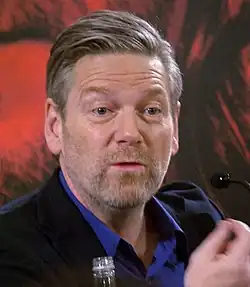 Kenneth Branagh na tiskové konferenci k filmu Thor v roce 2011