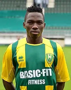 Kenneth Omeruo v dresu ADO Den Haag (2012)