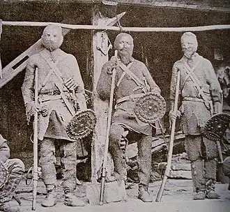 turkmenští vojáci, vyzbrojeni starými mušketami