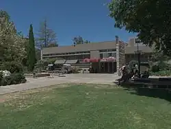 Společná jídelna ve vesnici Cova