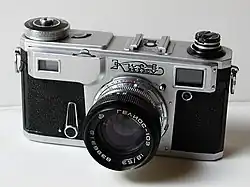 Fotoaparát „Kiev-4AM“ s objektivem Hélios