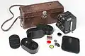 Pouzdro a kamera s příslušenstvím (filmové kazety, filtry)