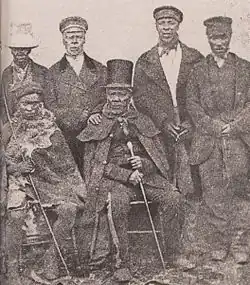 Král Moshoeshoe I., zakladatel jižního národa Basotho v Lesothu, se svými ministry.