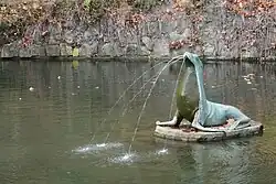 Socha lachtana v horním jezírku