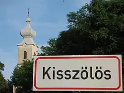 Značka s názvem a kostel v Kisszőlősi
