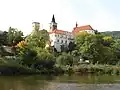 Pohled na klášter přes řeku Sázavu
