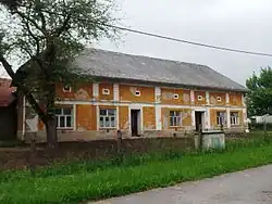 Zachovalá část původní zástavby, dům č. p. 10