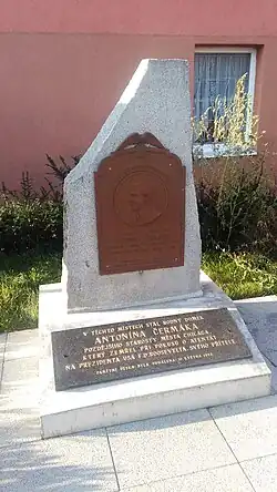 Pomník Antonína Čermáka na místě rodného domu v Kladně