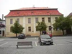 Budova kladenského arciděkanství na náměstí starosty Pavla