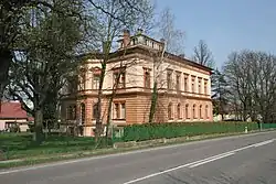 Kladruby čp. 25 - bývalý zámeček