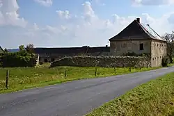 Kladruby (Teplá) - zemědělský dvůr.jpg