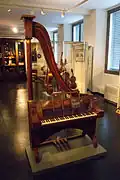 Harp harpsichord (něm. Klavierharpe)