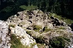 Pozůstatky opevnění z první světové války na vrcholu Kleiner Pal/Pal Picolo na rakousko-italské hranici, kde spolek Dolomitenfreunde buduje muzeum pod širým nebem