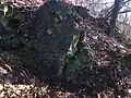 Pozoruhodný čedičový balvan na jihozápadním svahu