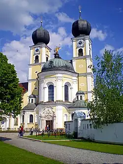 Klášterní kostel od západu