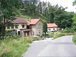 Bývalý hostinec „U Kosů“ z roku 1909 v ulici Do Klukovic 305 (rok 2008)