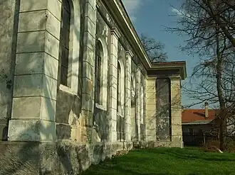 Stěna kostela Narození Panny Marie v Záboří