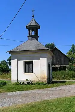Kaplička v místní části Býčina