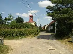 Centrální část vsi s kaplí