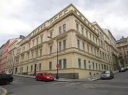 knihtiskárna na rohu ulic Hálkova a V Tůních