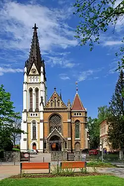 Průčelí kostela