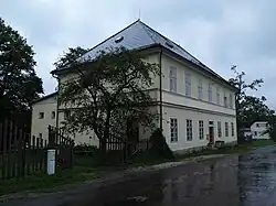 Kohoutov, stará škola čp.74.jpg