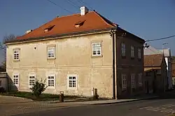 Kojetice (u Prahy) - fara čp. 6 (2).jpg