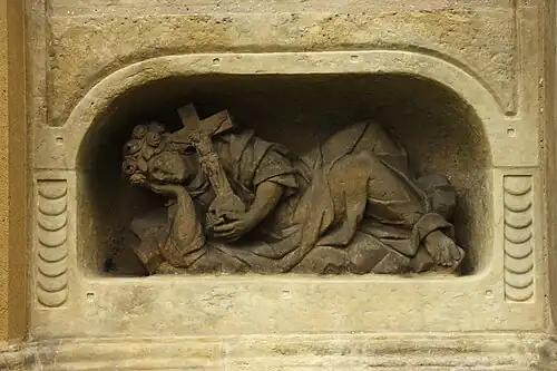 Detail paty sloupu sv. Mikuláše Tolentinského v Kokoříně