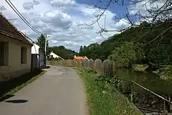 Hlavní cesta v Mozolíně