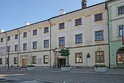 Tři nejzápadnější osy s rizalitem, portálem a věžičkou