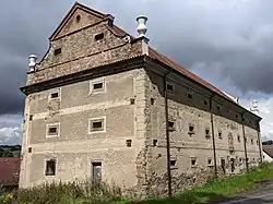 Koloděje nad Lužnicí - panský špejchar na jižním okraji vsi (2).jpg