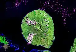 Kolombangara při pohledu z vesmíru, Mount Veve je jasně viditelná