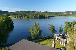 Komárovský rybník z jižní skály