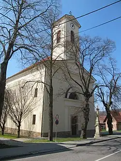 Komňa, kostel zepředu.jpg