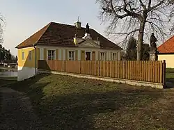 Špitál se sochou svatého Jana Nepomuckého