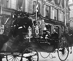 Kongeinntoget v roce 1905, v kočáru sedí král Haakon a královna Maud s korunním princem Olafem