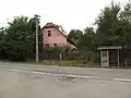 Dům a zastávka