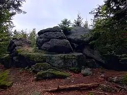 Skála na vrcholu Myslivny