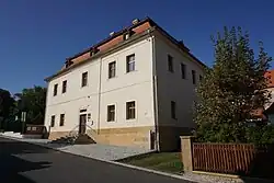 Kosmonosy - fara v Linhartově ulici.jpg