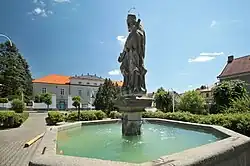 Kosova Hora náměstíčko a zámek 4.jpg