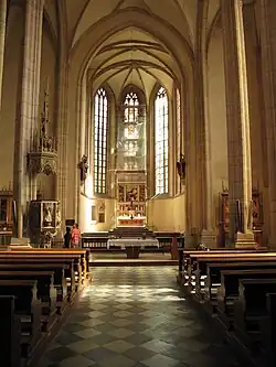 Pohled na hlavní oltář